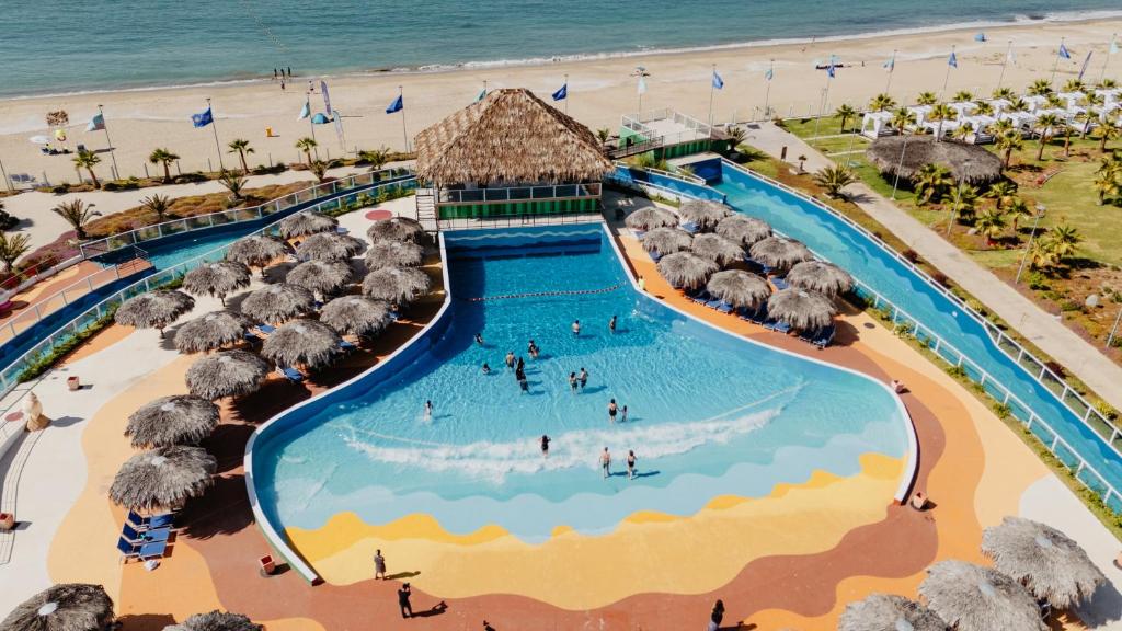 Bazén v ubytování Rosa Agustina Guanaqueros Resort nebo v jeho okolí