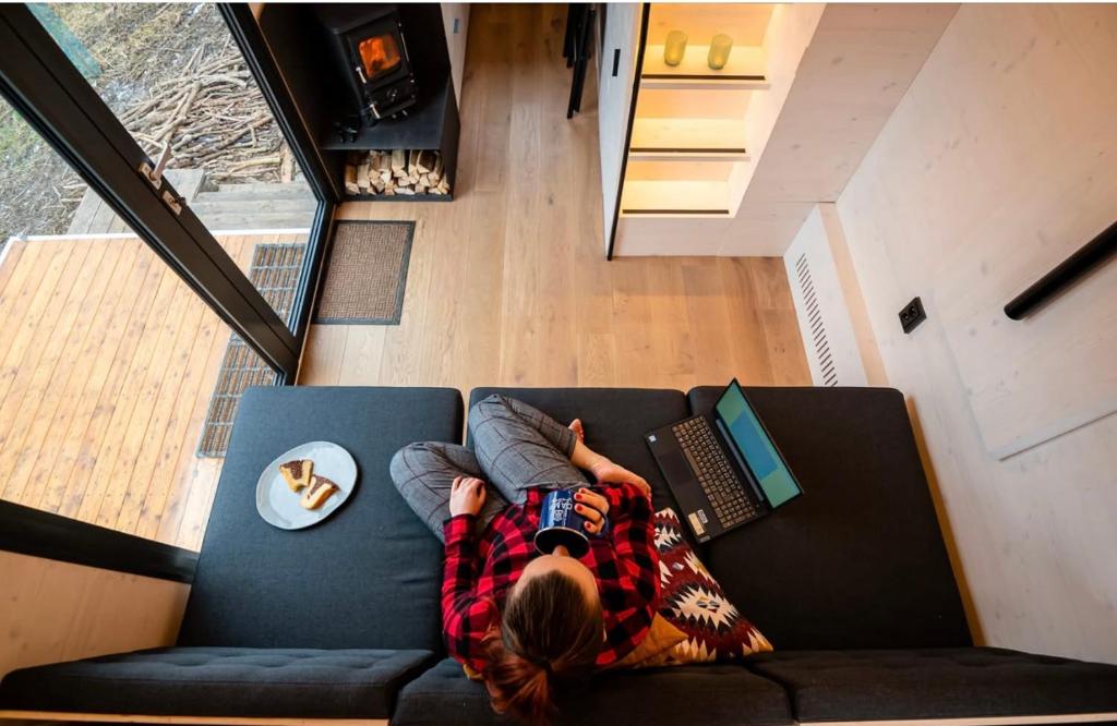 Posezení v ubytování Mobile Hut - Resort Statek Starý Týn - luxusní glampingové ubytování