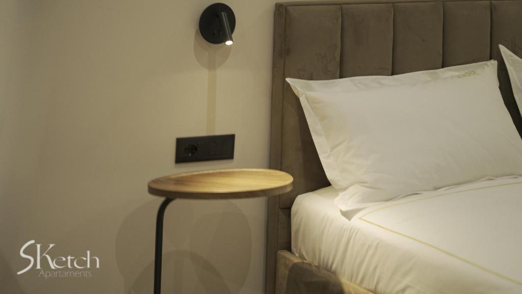 Postel nebo postele na pokoji v ubytování SKetch Apartments