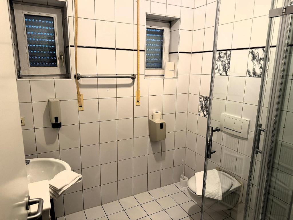 A8 Hotel im Darchinger Hof Bed & Breakfast - Zwischen Holzkirchen und Weyarn - Zwischen München Salzburg und Innsbruck - Kurz vor dem Irschenberg - Double Room With Private Bathroom