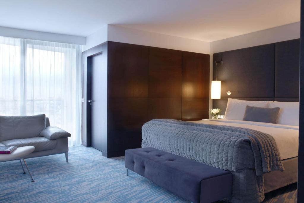 Renaissance Paris Arc de Triomphe Hotel - Resim 12