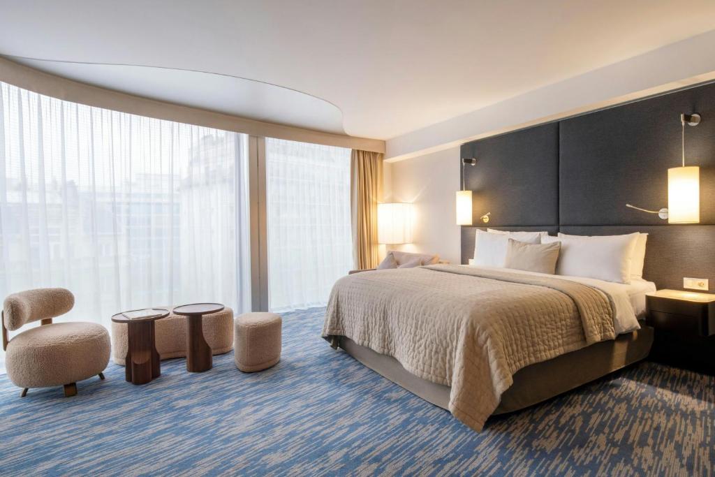 Renaissance Paris Arc de Triomphe Hotel - Resim 44