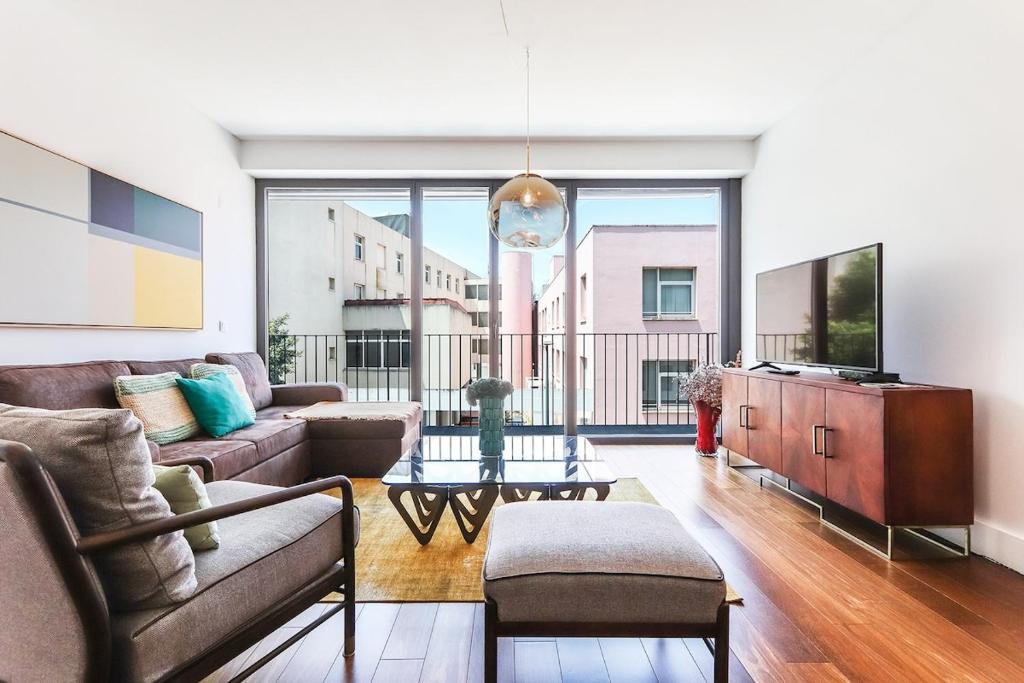 Alcantara Lovely With Balcony 2 Bdr Apt with AC