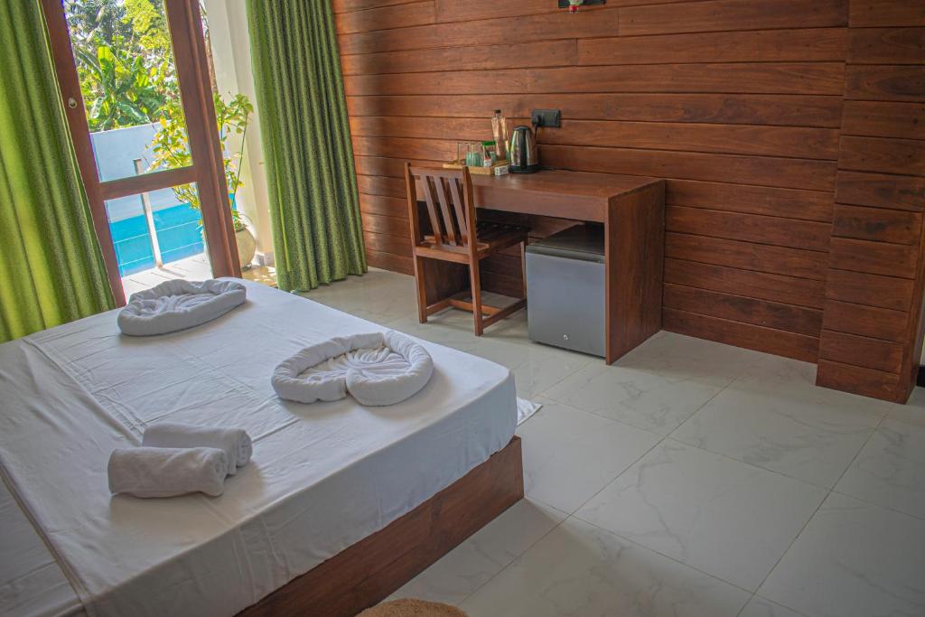 Postel nebo postele na pokoji v ubytování Caliza Unawatuna by Sea Cloud