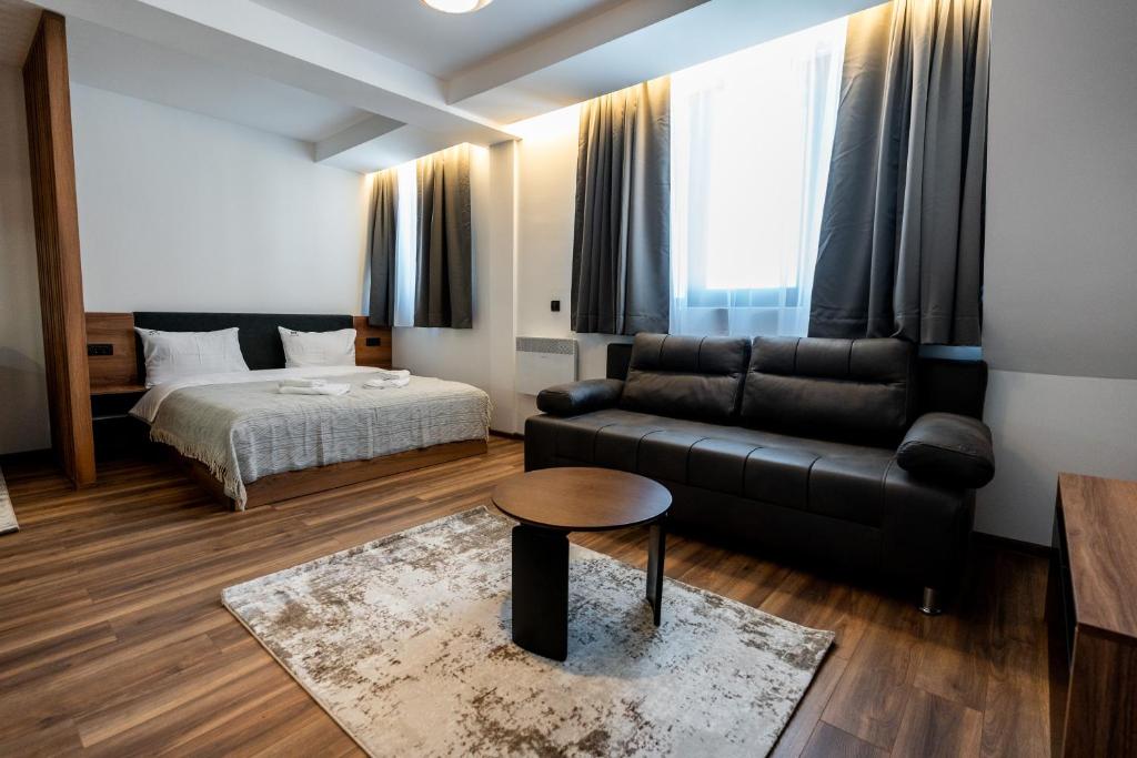 Postel nebo postele na pokoji v ubytování Apart-Hotel Ariš Kopaonik