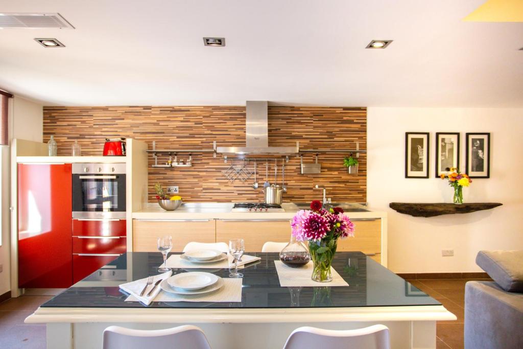 Mulberries - Two-Bedroom Loft Apartment