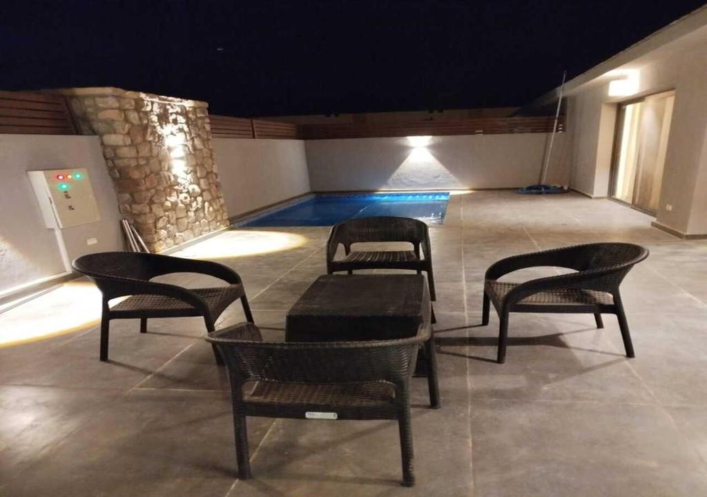 Posezení v ubytování Private 2BR Apartment with Private Heated Pool at Bali D3