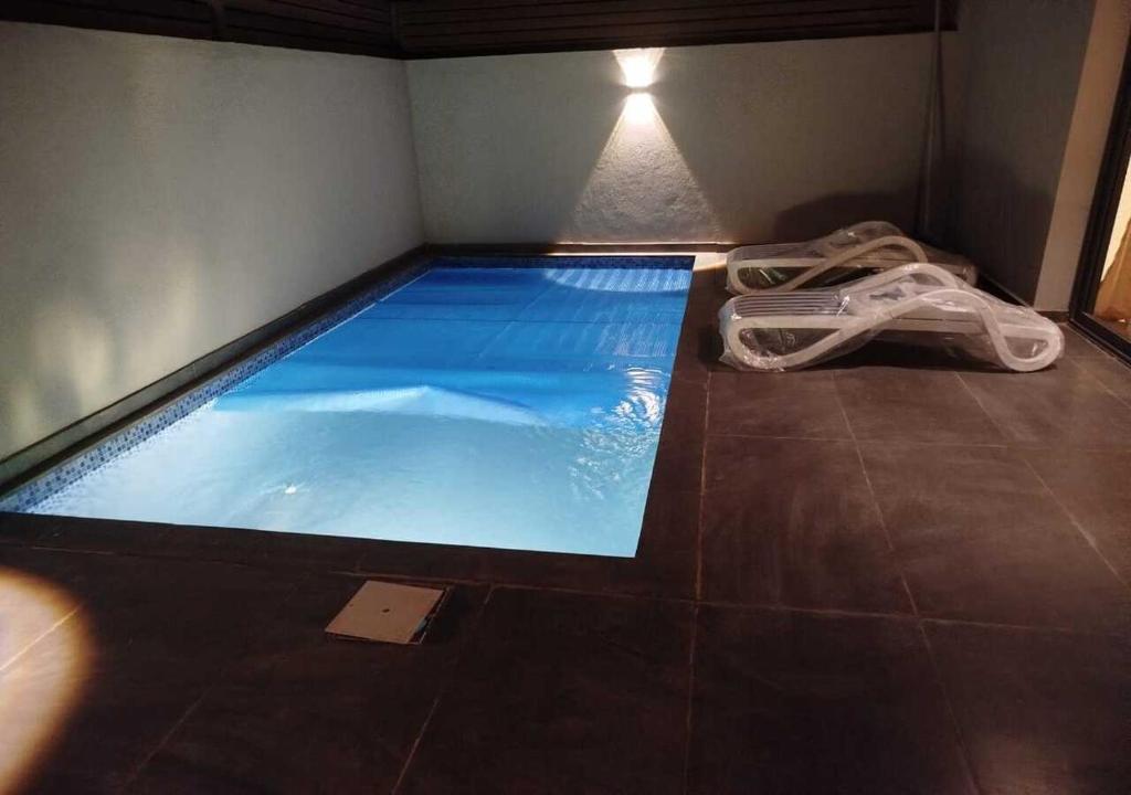 Bazén v ubytování Private 2BR Apartment with Private Heated Pool at Bali D3 nebo v jeho okolí