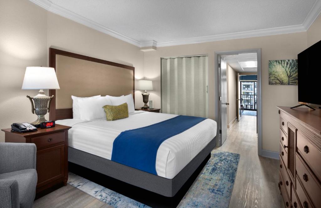 Sea Crest Oceanfront Resort - 