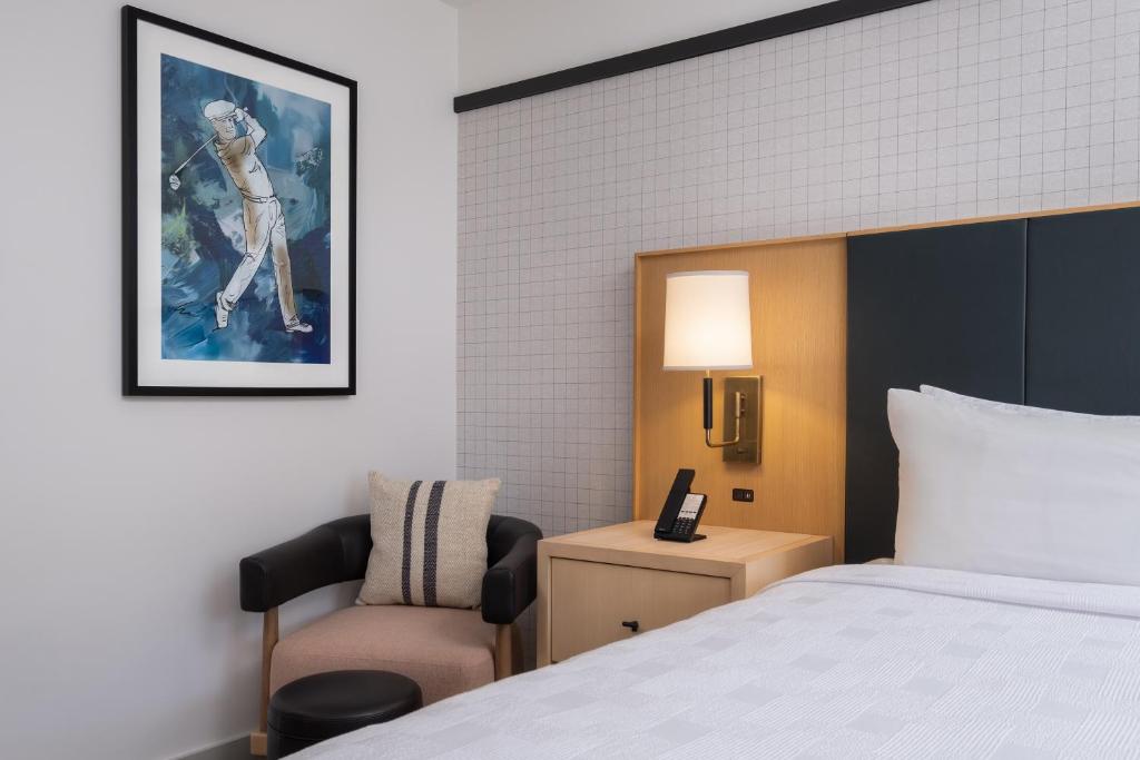 Postel nebo postele na pokoji v ubytování Denizen Hotel