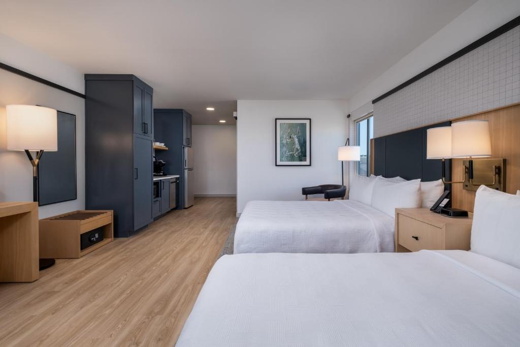 Postel nebo postele na pokoji v ubytování Denizen Hotel