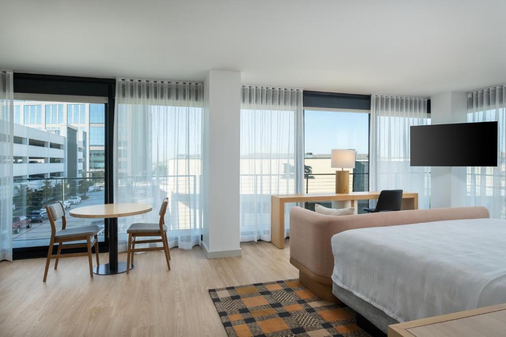Postel nebo postele na pokoji v ubytování Denizen Hotel