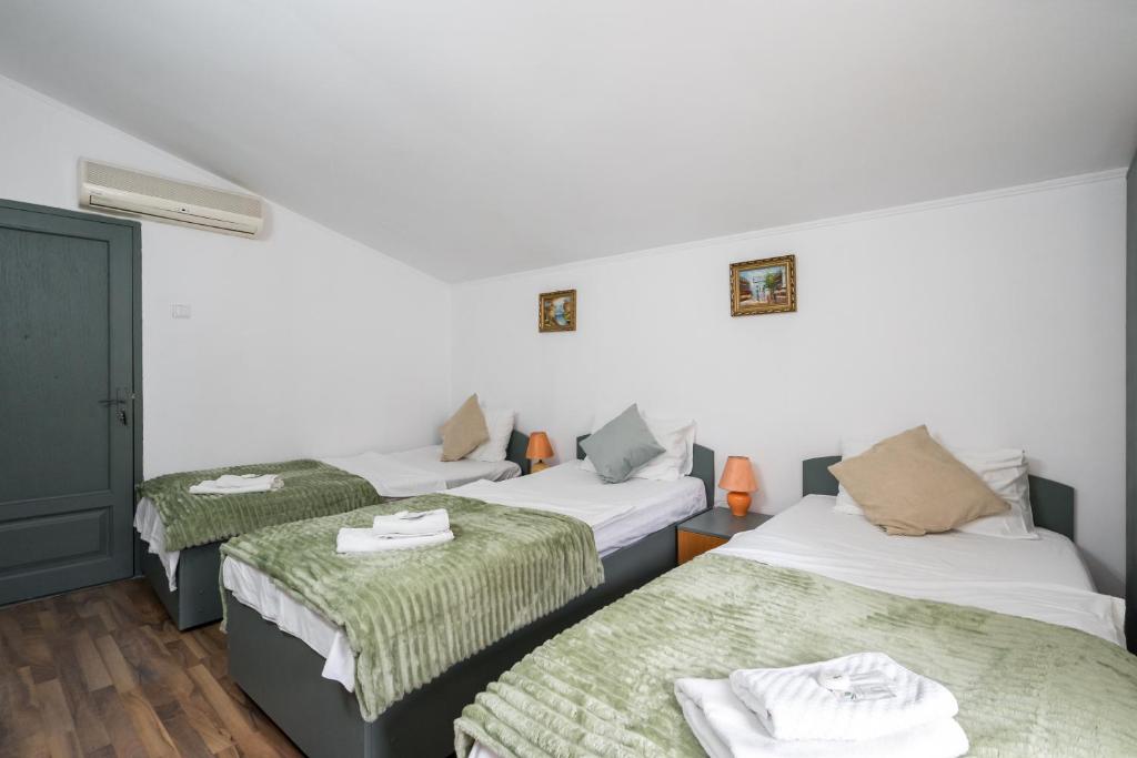 Flowers Grand Hotel Bucharest - Resim 13