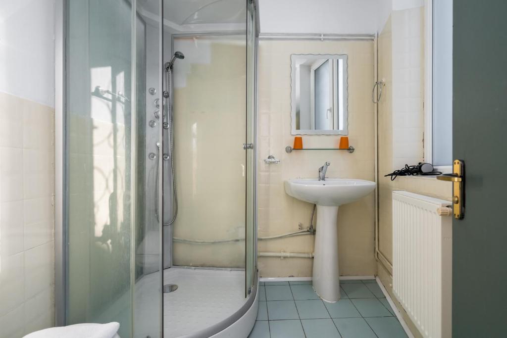 Flowers Grand Hotel Bucharest - Resim 19