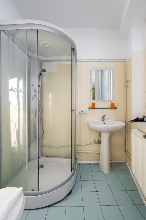 Flowers Grand Hotel Bucharest - Resim 36