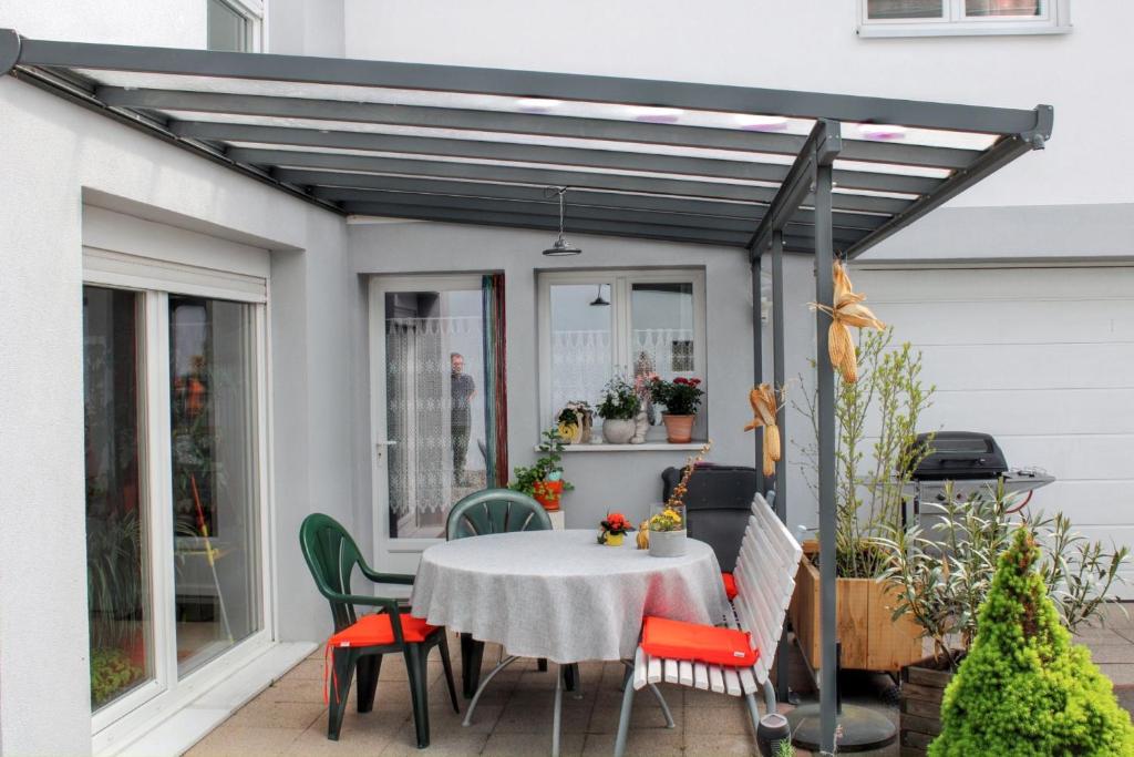 Patio nebo venkovní prostory v ubytování Studio charmant à Valff avec jardin privé - 20 m²