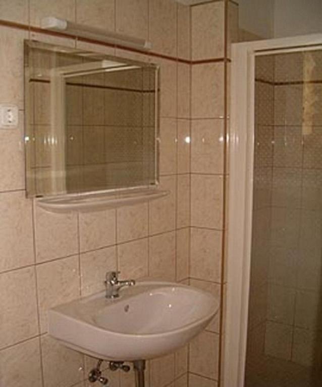 Zdjęcie z galerii obiektu Ferienwohnung mit Pool für 2 Personen w mieście Balatonmáriafürdő