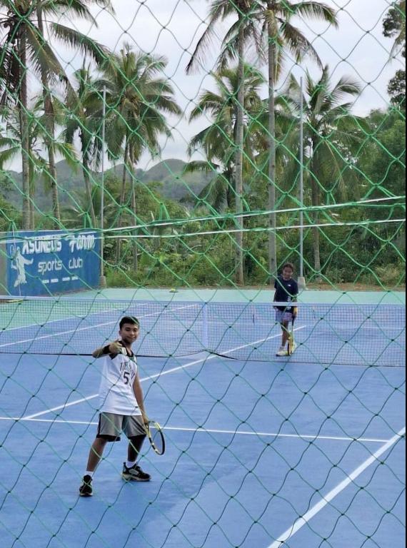 Tenis a/nebo squash v ubytování AsunEus Farm nebo okolí