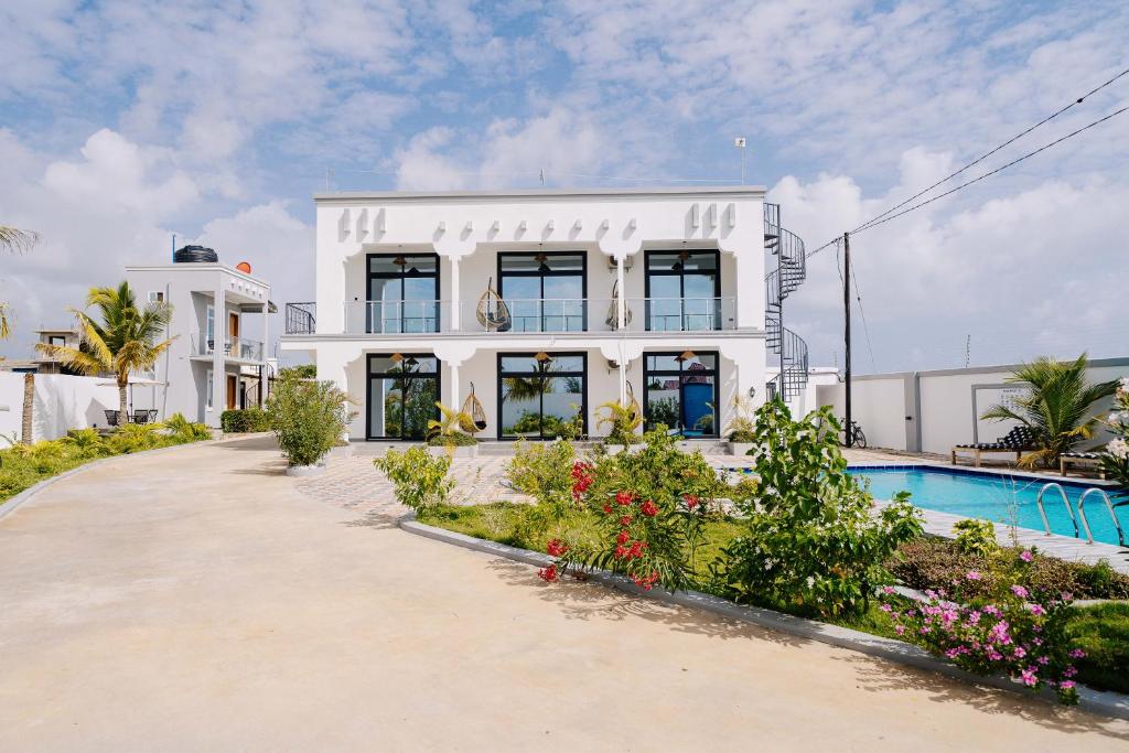 Bazén v ubytování Coralcove apartment nebo v jeho okolí