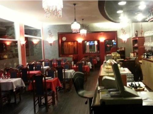 Restaurace v ubytování Hôtel Le Hussard