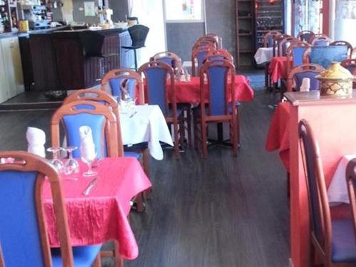 Restaurace v ubytování Hôtel Le Hussard