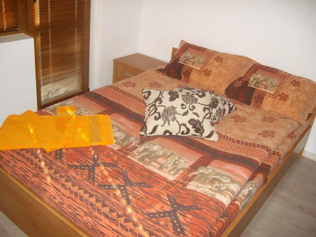 A bed or beds in a room at Bulhotel Pritzker Apartment