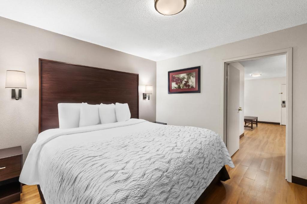 Red Roof PLUS+ & Suites Atlanta Airport South - Habitación Suite King Libre De Humo