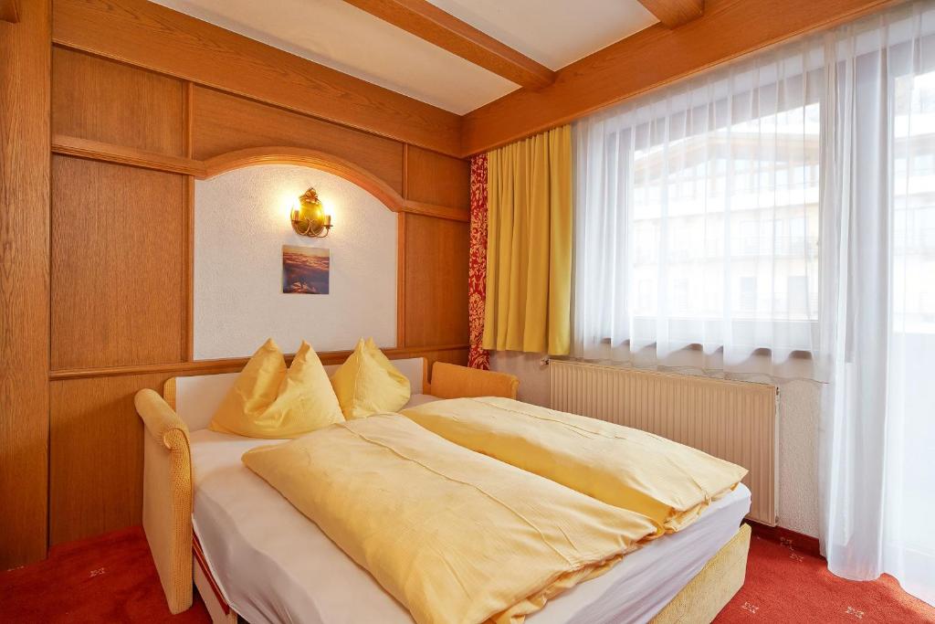 Postel nebo postele na pokoji v ubytování Hotel Alt Vent Tyrol