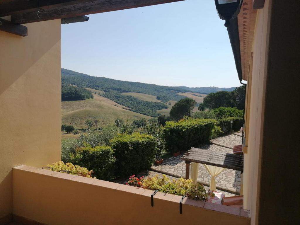 Nespecifikovaný výhled na hory nebo výhled na hory při pohledu z aparthotelu