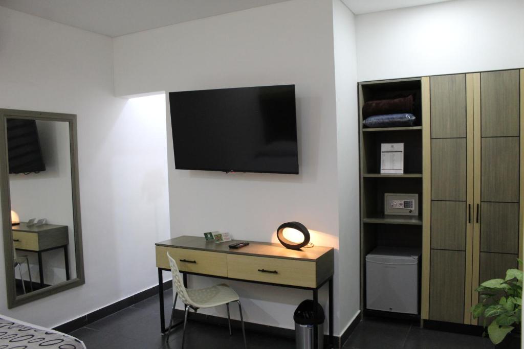 TV a/nebo společenská místnost v ubytování Hotel Merlott Lleras