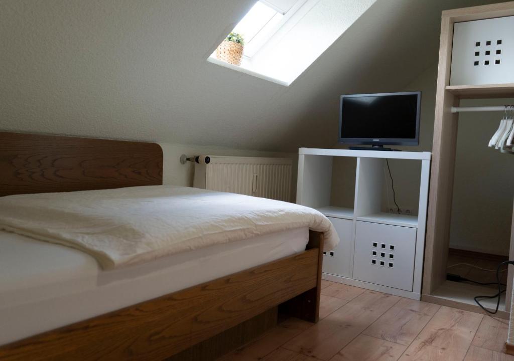 
Single Room with Private Bathroom
