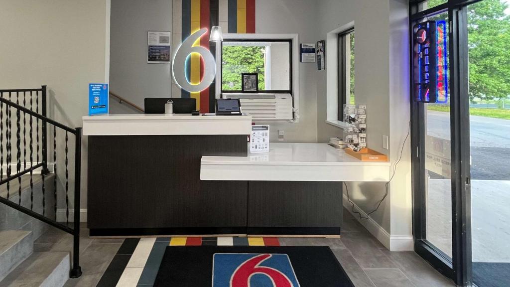 Fotografie z fotogalerie ubytování Motel 6 East Windsor, NJ Hightstown v destinaci East Windsor