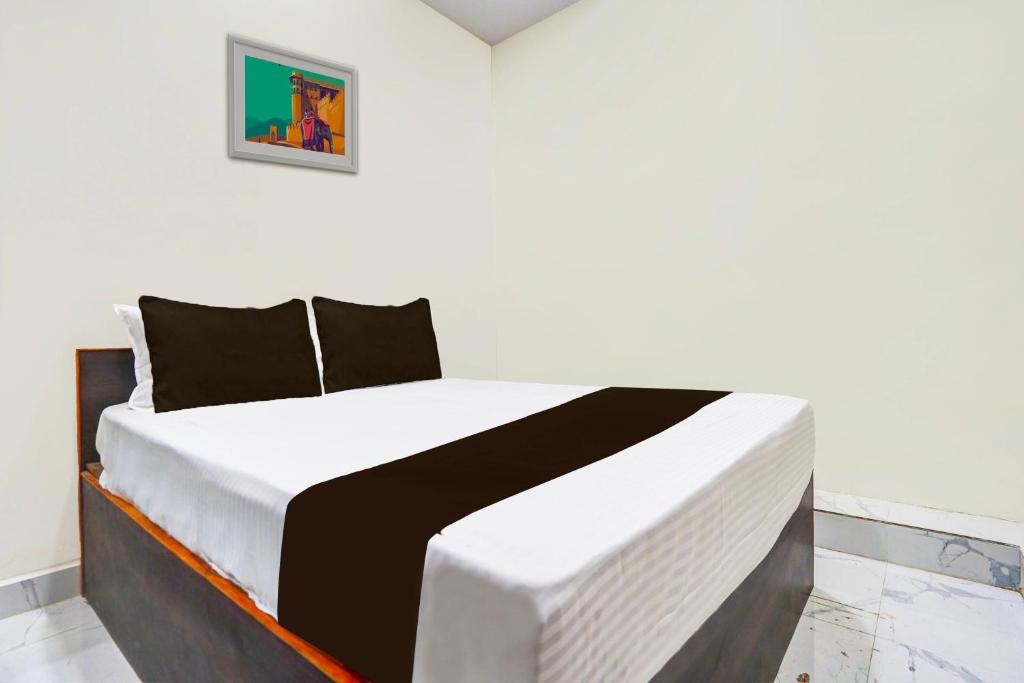 Postel nebo postele na pokoji v ubytování Hotel O DIVA INN - II