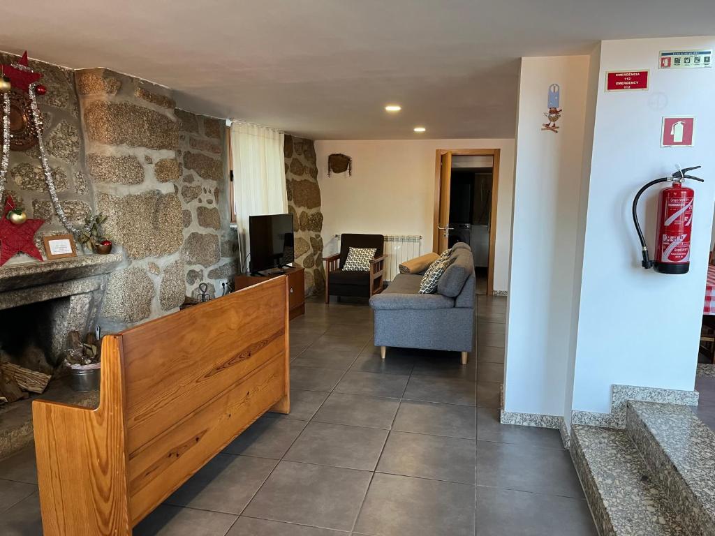 TV a/nebo společenská místnost v ubytování Casa da Lage - Piscina privada - Gerês