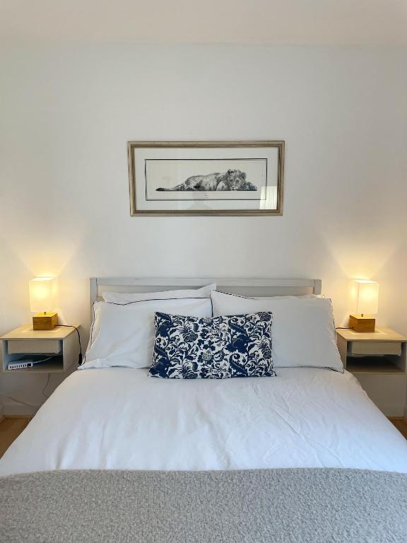 Postel nebo postele na pokoji v ubytování Clippers Quay Loft at Canary Wharf
