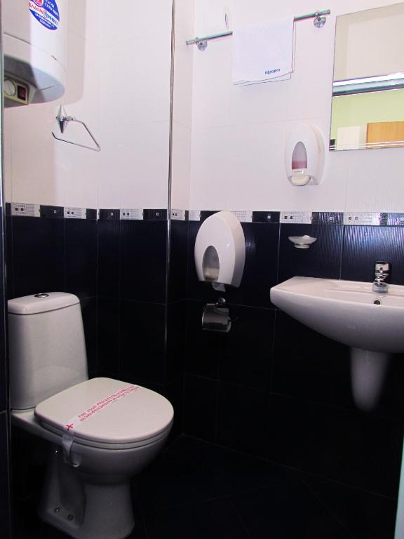 Koupelna v ubytování Afrodita Hotel