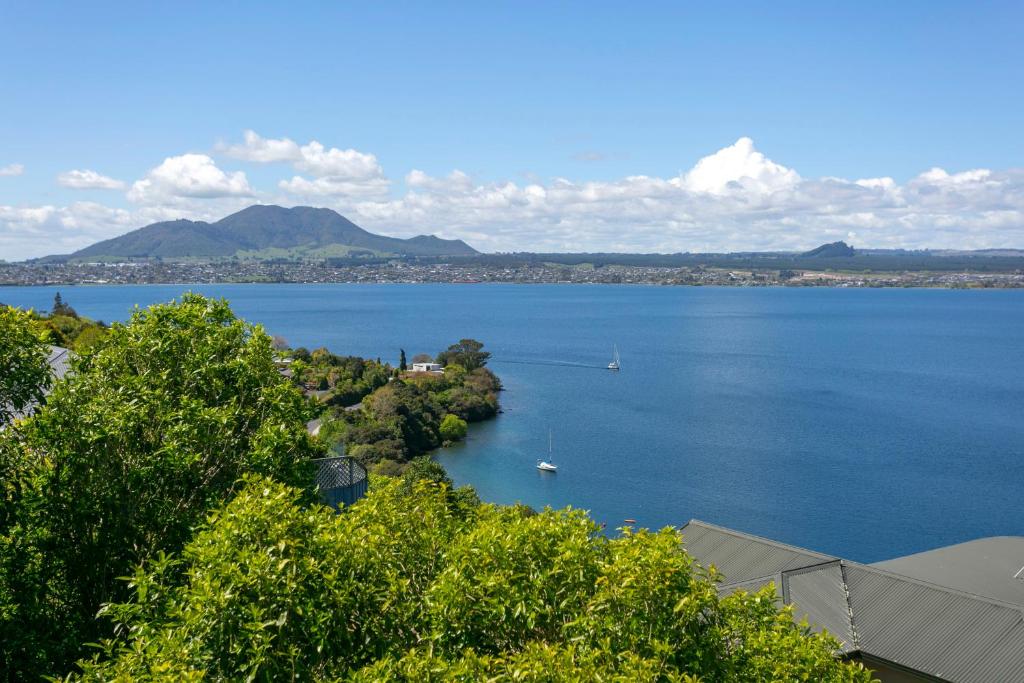 Taupo Lake House With Breathtaking Panoramic Views - Resim 11