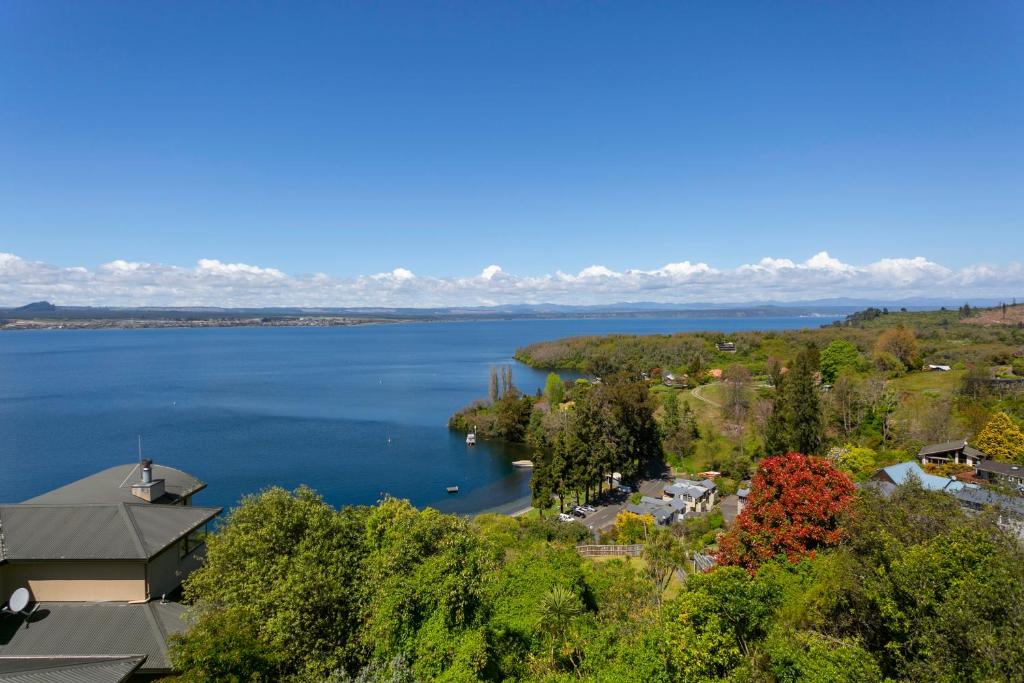 Taupo Lake House With Breathtaking Panoramic Views - Resim 12