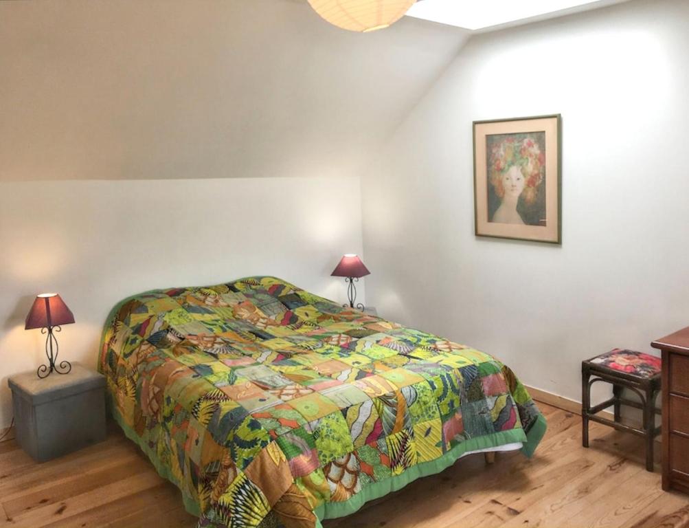 Posteľ alebo postele v izbe v ubytovaní Charmante Maison à Huelgoat avec Terrasse et Jardin