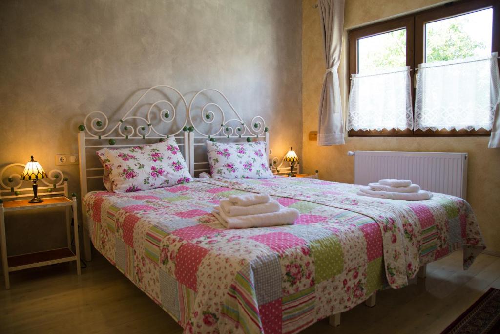 Country Court - Standard Double Or Twin Room