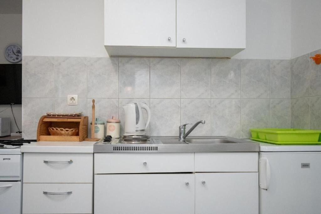 Kuchyňa alebo kuchynka v ubytovaní Apartments Gavro