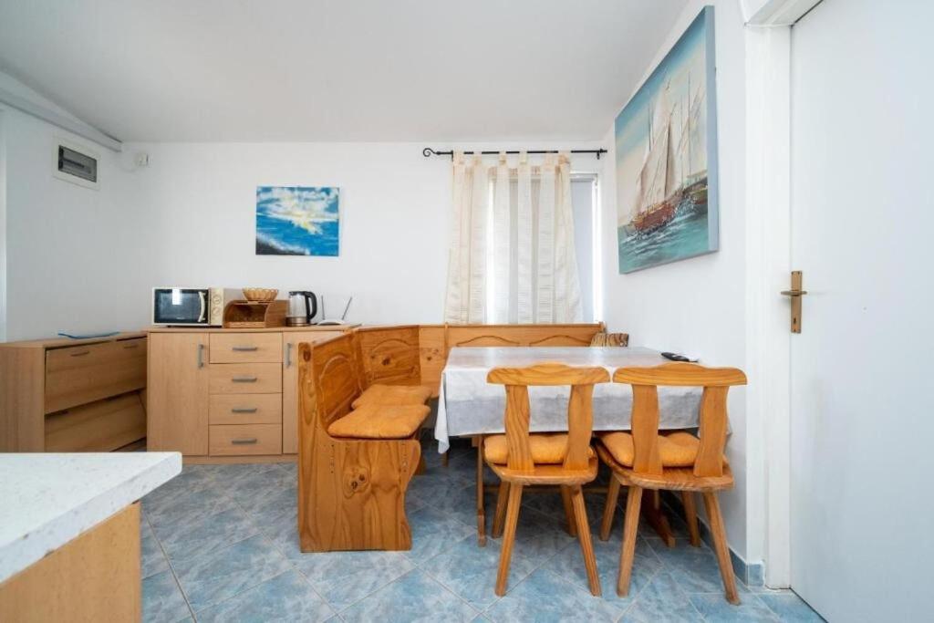 Kuchyňa alebo kuchynka v ubytovaní Apartments Gavro