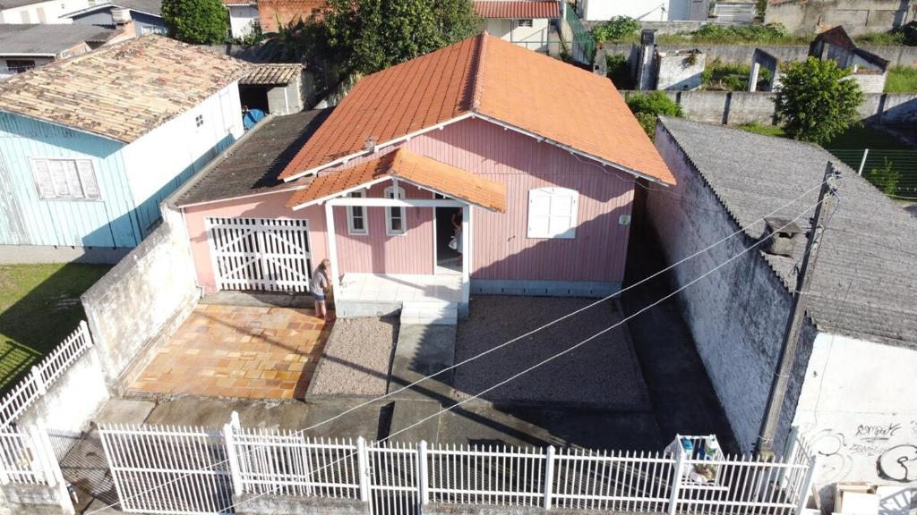 Το κτήριο όπου στεγάζεται  η παραθεριστική κατοικία