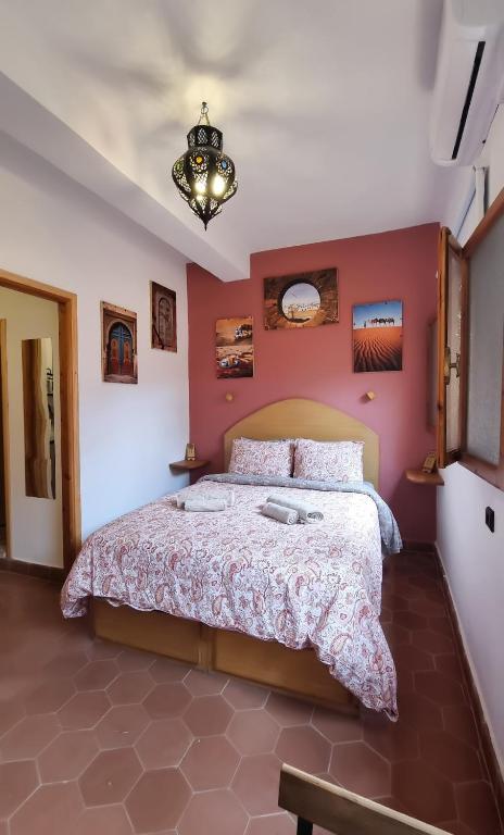 Voodi või voodid majutusasutuse Entire Studio Inside The Kasbah The Ancient City Steps From Kasbah Museum toas