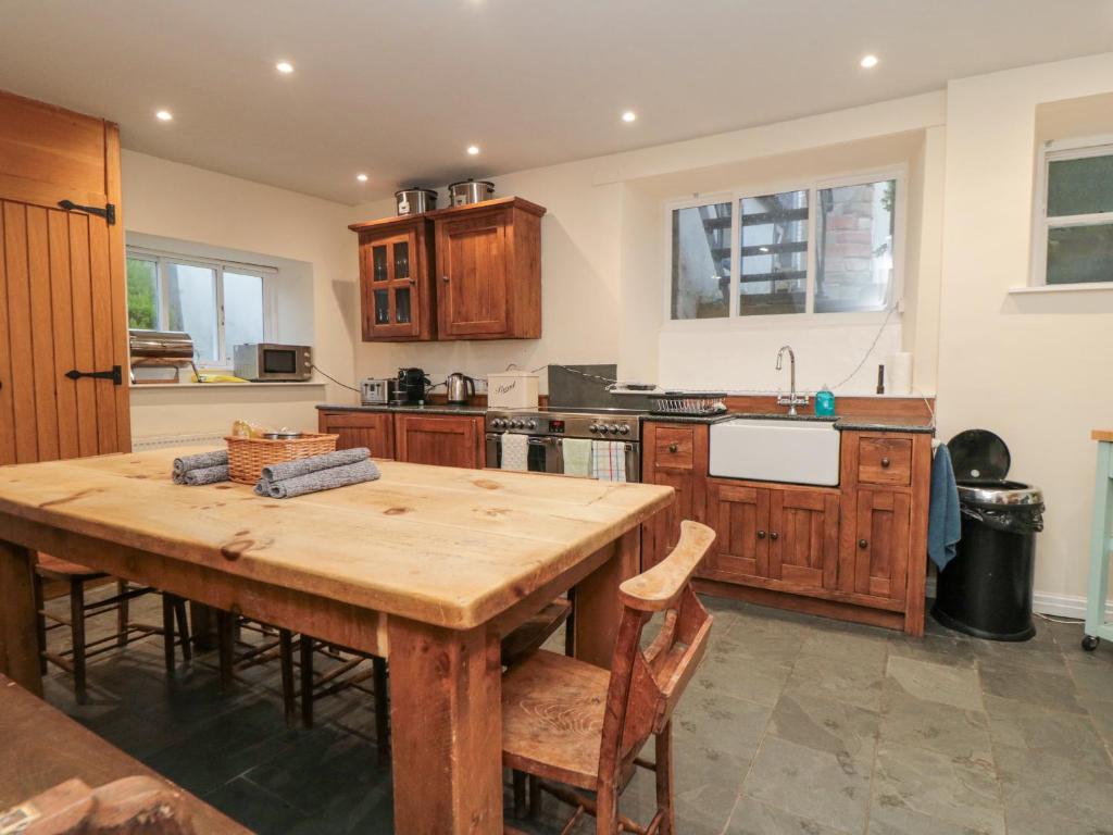 Kuchyň nebo kuchyňský kout v ubytování Salmon Cottage