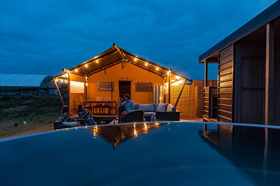Bazén v ubytování Glamping at the Tasman Cloud nebo v jeho okolí