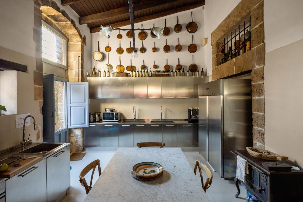 Кухня или мини-кухня в Masseria Costanza Vendicari
