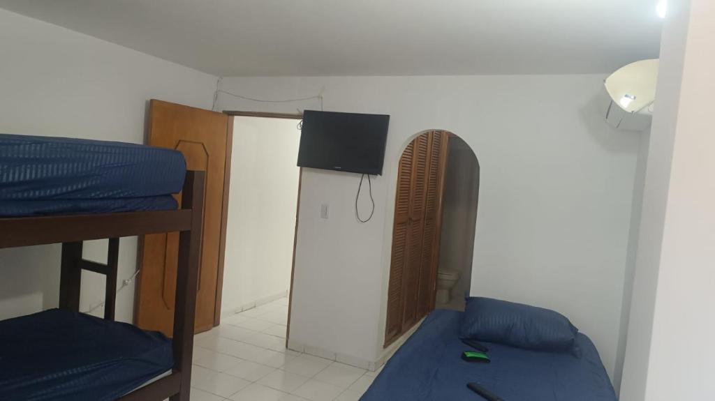Un televizor și/sau centru de divertisment la Apto en el Rodadero