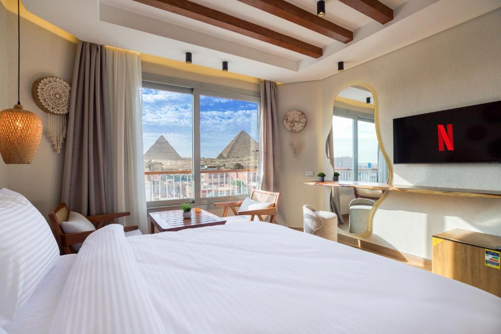 Voodi või voodid majutusasutuse Galaxy Pyramids View INN toas