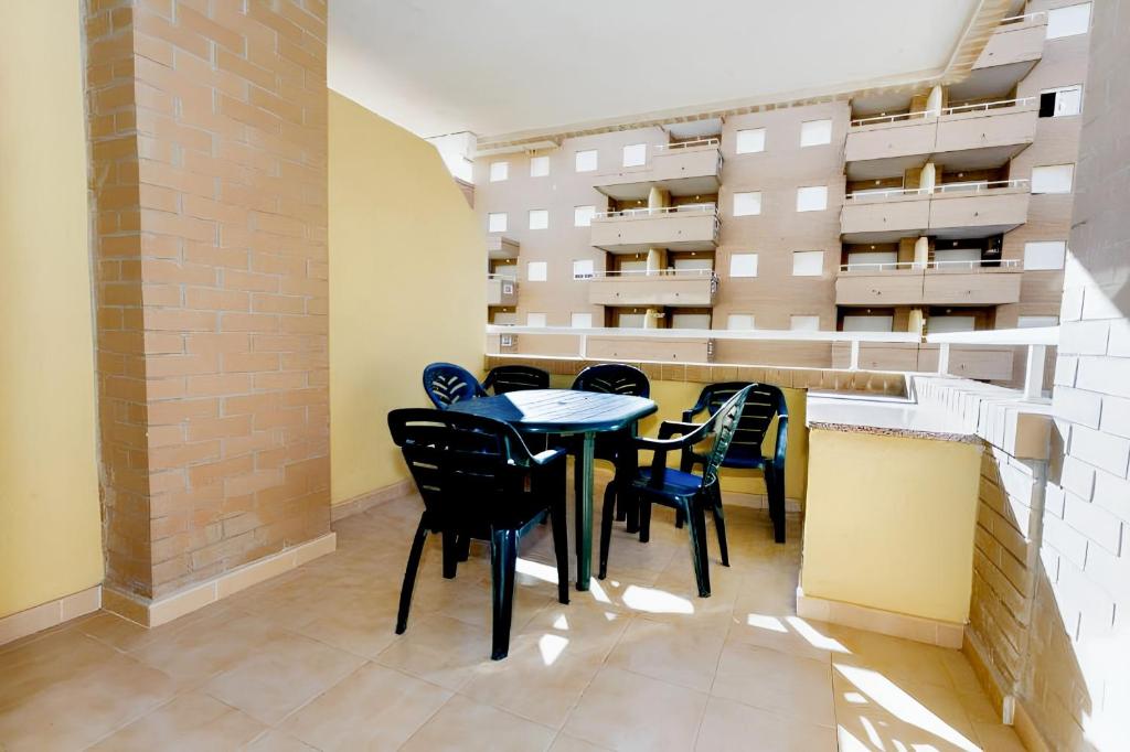 Posedenie v ubytovaní Modern apartment in Oropesa, 60 m², with shared pool